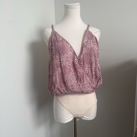 Free People Siren Blouson Bodysuit Pink Leopard Print Boho Wrap V-Neck NWT - Picture 6 of 10